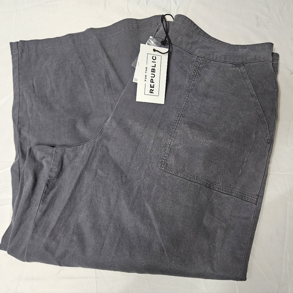 For The Republic NWT Gray Capri Wide Leg Pants!